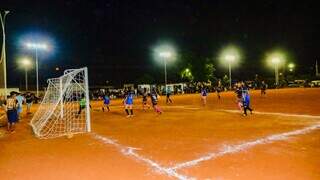 No Jardim das Hortências, campo de futebol recebeu melhorias na iluminação (Foto: Divulgação)