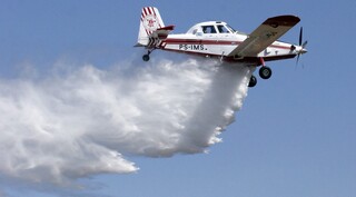 Avião de combate a incêndio florestal: governo planeja estrutura para bombeiros e recarga da aeronave (Foto: Assessoria Governo/ Chico Ribeiro)