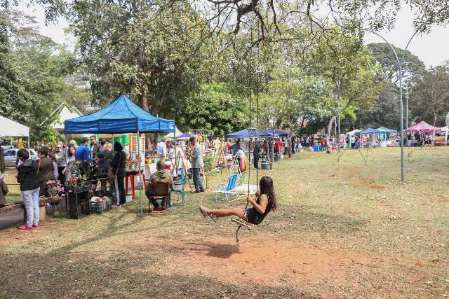 Expositores da Feira do Bosque da Paz fazem abaixo-assinado para manter espa&ccedil;o