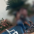 Vídeo mostra mulher quebrando garrafa na cabeça de homem e sendo estapeada