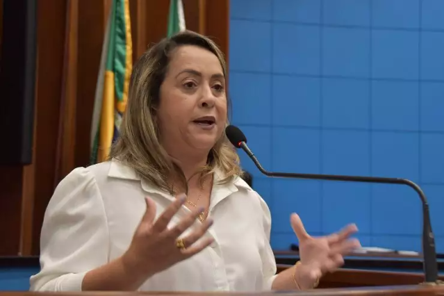 Juiz arquiva den&uacute;ncia contra deputada que amea&ccedil;ou atirar em funcion&aacute;ria