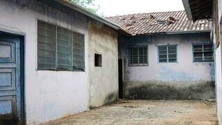 Prédio do antigo Hospital da Mulher “Vó Honória Martins Pereira” e CRS (Centro Regional de Saúde) no Bairro Moreninha. (Foto: Alex Machado)