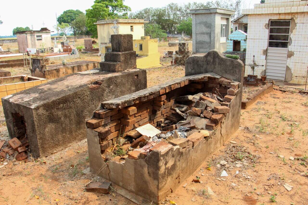 Cemitérios da zona rural são alvos de depredação em meio a abandono 