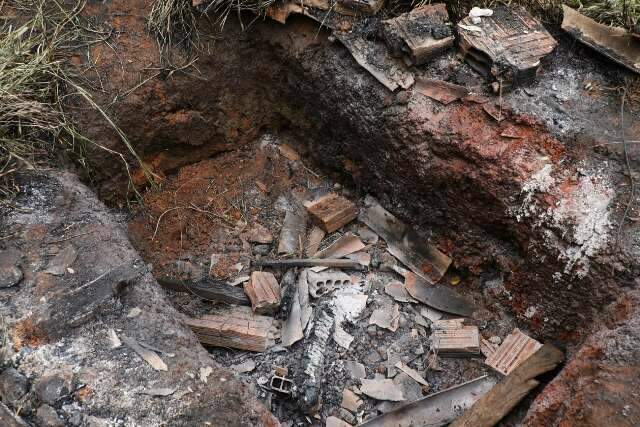 Ossada &eacute; encontrada em terreno abandonado no Jardim Canguru