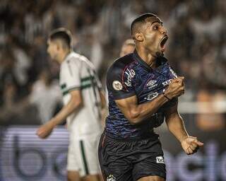 Joaquim comemora gol marcado sobre o Coritiba. (Foto: Divulgação/@SantosFC no Twitter)