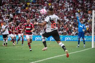 Payet domina a bola no peito no clássico contra o Flamengo (Foto: Leandro Amorim/Vasco da Gama)