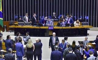 Governo conseguiu aprovar a taxação dos super-ricos com 323 votos a favor e 119 contrários (Foto: Agência Câmara/ Chico Ribeiro)