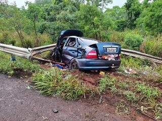 Motoristas saem ilesos ap&oacute;s colis&atilde;o frontal que destruiu ve&iacute;culos na BR-267