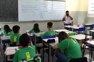 Alunos da Rede Estadual de Ensino em sala de aula da Capital (Foto: Bruno Rezende/Sed)