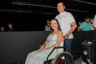 Maria não perdeu a chance de ver Adriana e precisou alugar cadeira de rodas. (Foto: Juliano Almeida)
