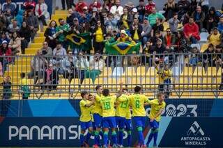 Seleção brasileira comemorando o primeiro gol da partida (Foto: Lesley Ribeiro/CBF)