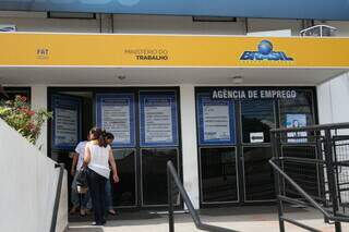 Fachada da Funsat em Campo Grande onde vagas estão disponíveis (Foto: Arquivo)