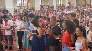 Estudantes são abençoados em missa no Santuário Estadual Nossa Senhora do Perpetuo Socorro (Foto: Antonio Bispo)