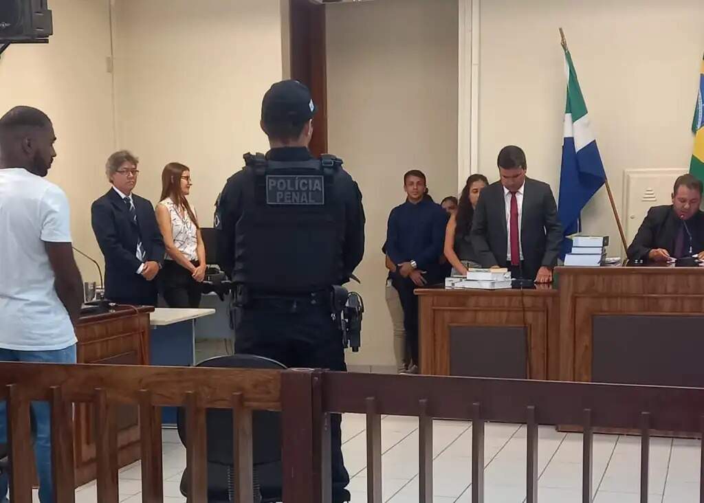 Rapaz é condenado a 31 anos de prisão por tentar matar a ex-namorada