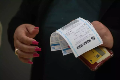 Bolão de cinco cotas que ganhou na Lotofácil fez aposta que custa R$ 48 -  Rádio Itatiaia