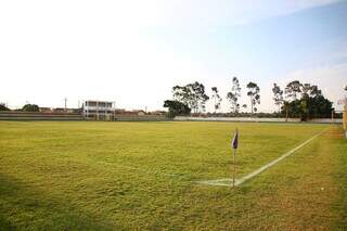 Gramado do Estádio Olho do Furacão, localizado em Campo Grande. (Foto: Gabriel de Matos)