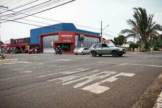 Sinal de parada obrigatória na Avenida Dinamarca. (Foto: Henrique Kawaminami)