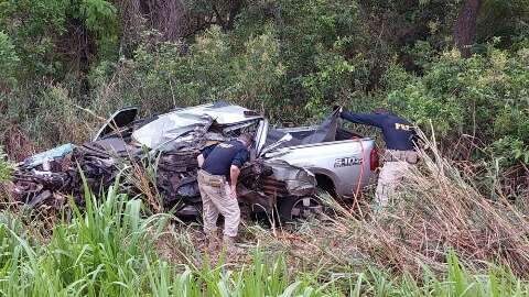 Motorista tem braço decepado e morre após bater caminhonete em 2 carros