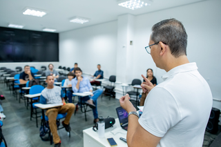 Estudantes durante palestra na sede da Sejuv, em Campo Grande. (Foto: Arquivo)