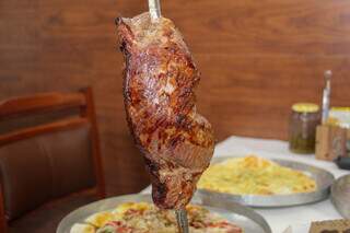 Carnes nobre e suculentas estão à disposição dos clientes no rodízio. (Foto: Juliano Almeida)