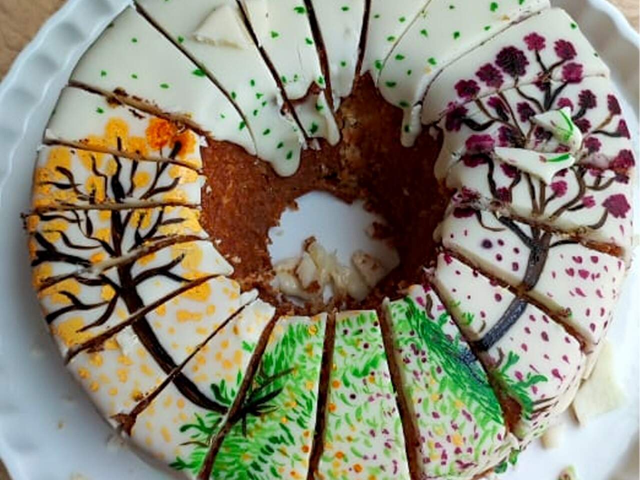 Com toque artístico, feirante faz bolos simples parecerem quadros