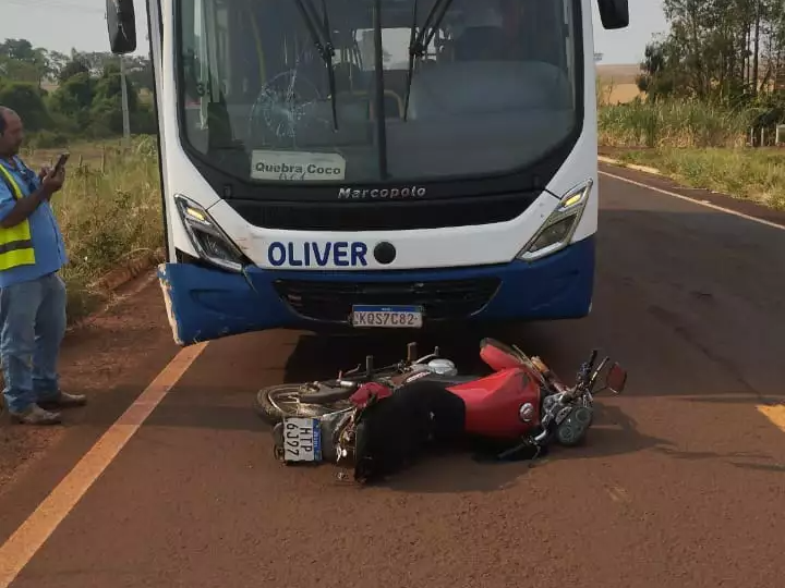 Motociclista morre durante colisão com ônibus em Quebra Coco