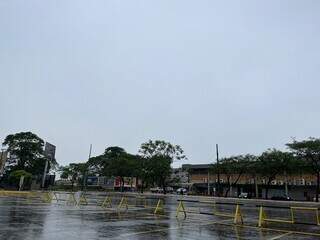 Chuva desta terça-feira na região oeste de Dourados (Foto: Helio de Freitas)