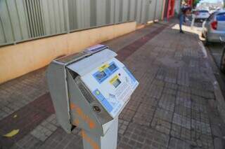 Parquímetro instalado em rua do Centro de Campo Grande (Foto: Marcos Maluf/Arquivo)