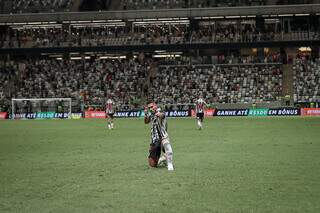 Paulinho comemora um dos gols marcados nesta noite. (Foto: Divulgação/Atlético-MG)