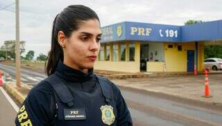 A policial e inspetora Stéfanie Amaral, durante entrevista ao Campo Grande News. (Foto: Alex Machado)