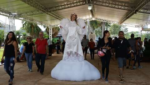 Dia de Finados tem missa campal, “anjos” e emoção: “Se pudesse, viria todo dia”