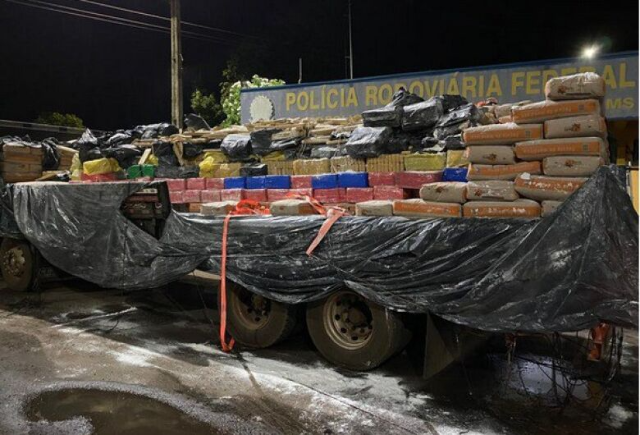 Motorista &eacute; preso ao transportar 9 toneladas de maconha na BR-158