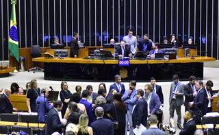 Plenário da Câmara dos Deputados durante discussão e votação dos projetos na última terça-feira (31) (Foto: Zeca Ribeiro/Câmara dos Deputados)