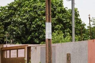 Rua é Henrique Barbosa Martins, mas placa já está apagada. (Foto: Henrique Kawaminami)