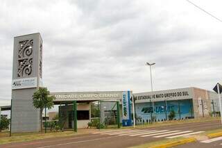Fachada da UEMS (Universidade Estadual de Mato Grosso do Sul) em Campo Grande (Foto: Juliano Almeida)