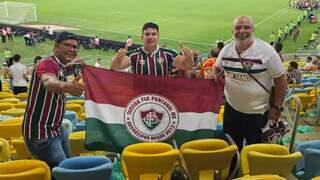 Torcedor Edinaldo (à esquerda de óculos) no Estádio Maracanã com membros da Flupantanal (Foto: Acervo Pessoal)