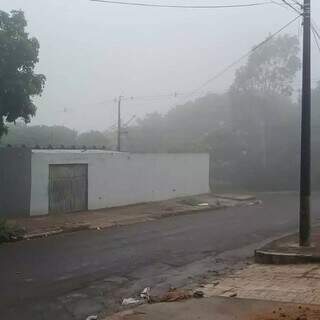 Nevoeiro no bairro Ipê 2, também em Ponta Porã (Foto: Direto das Ruas)