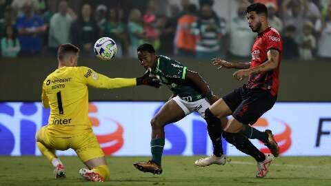 Palmeiras iguala pontua&ccedil;&atilde;o com Botafogo ao vencer Athletico por 1 a 0