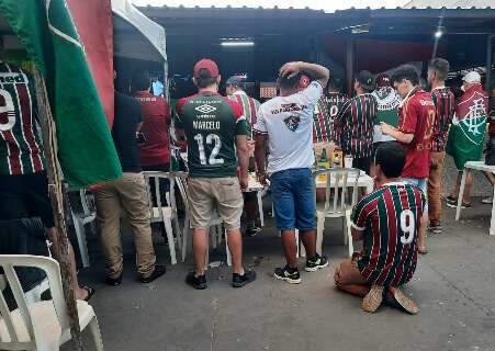 Por amor ao Flu, torcida reúne famílias inteiras para final da Libertadores