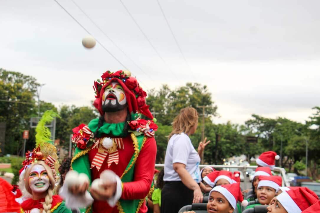 Papai Noel pousa o trenó hoje em Campo Grande - Correio do Estado