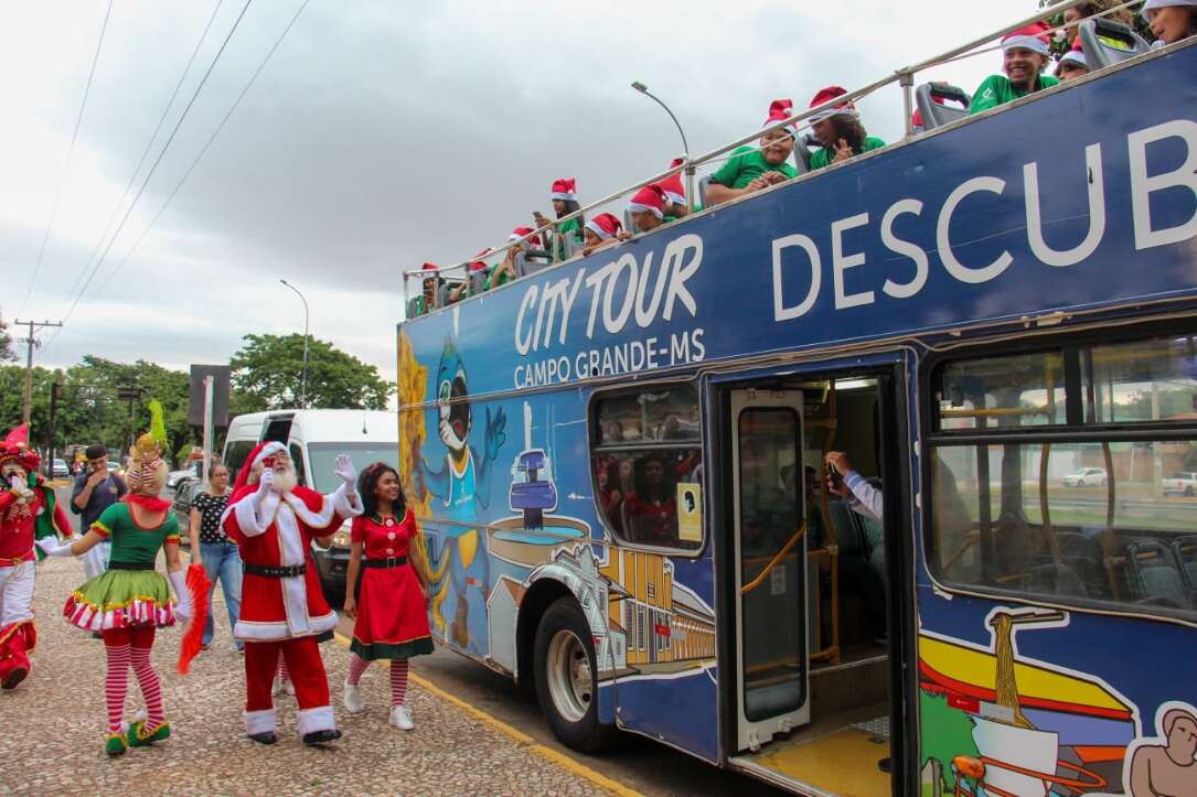 Papai Noel pousa o trenó hoje em Campo Grande - Correio do Estado