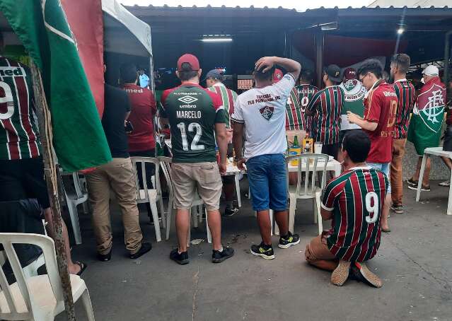 Por amor ao Flu, torcida re&uacute;ne fam&iacute;lias inteiras para final da Libertadores