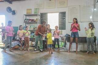 Dia da Favela na Cufa levou dança para crianças do Bairro São Conrado. (Foto: Marcos Maluf)