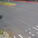 Vídeo mostra colisão após motorista furar sinal na Via Parque