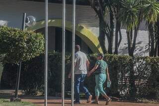 Velório aconteceu a portas fechadas, no Cemitério Parque das Primaveras. (Foto: Marcos Maluf)