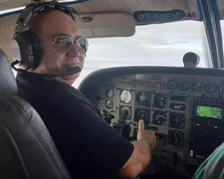 Claudio em foto tirada dentro da cabine do avião: sonho que virou profissão. (Foto: Reprodução/Instagram)