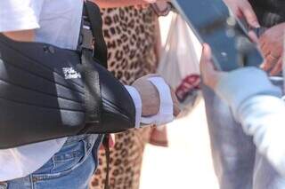 Selena está com o braço sem mobilidade e precisava de um transcritor na prova (Foto: Marcos Maluf)
