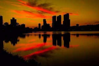 No crepúsculo, lago do Parque das Nações ganha novas cores (Foto: Marcos Ermínio)