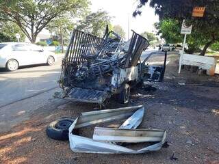 Catador de sucata perde carro carregado com reciclagem em inc&ecirc;ndio