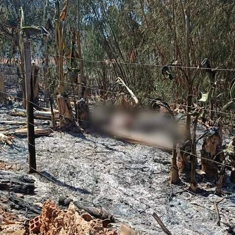 Bombeiros encontram corpo de homem durante combate a inc&ecirc;ndio em terreno